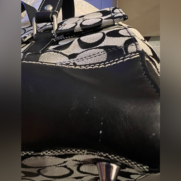 Coach Hampton signature flap satchel. Smoke free and pet free home. - Picture 10 of 16